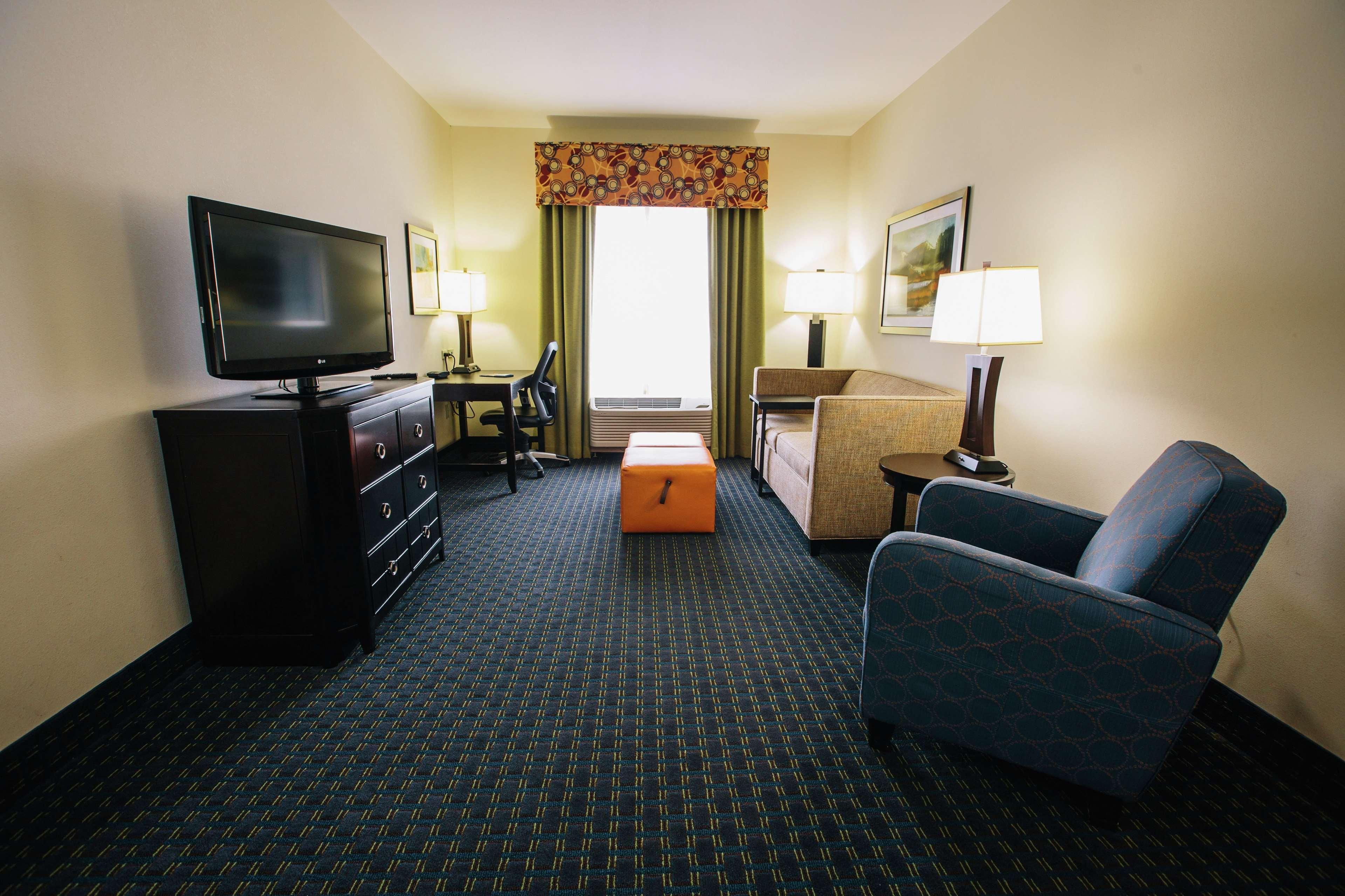 Hampton & Hotel