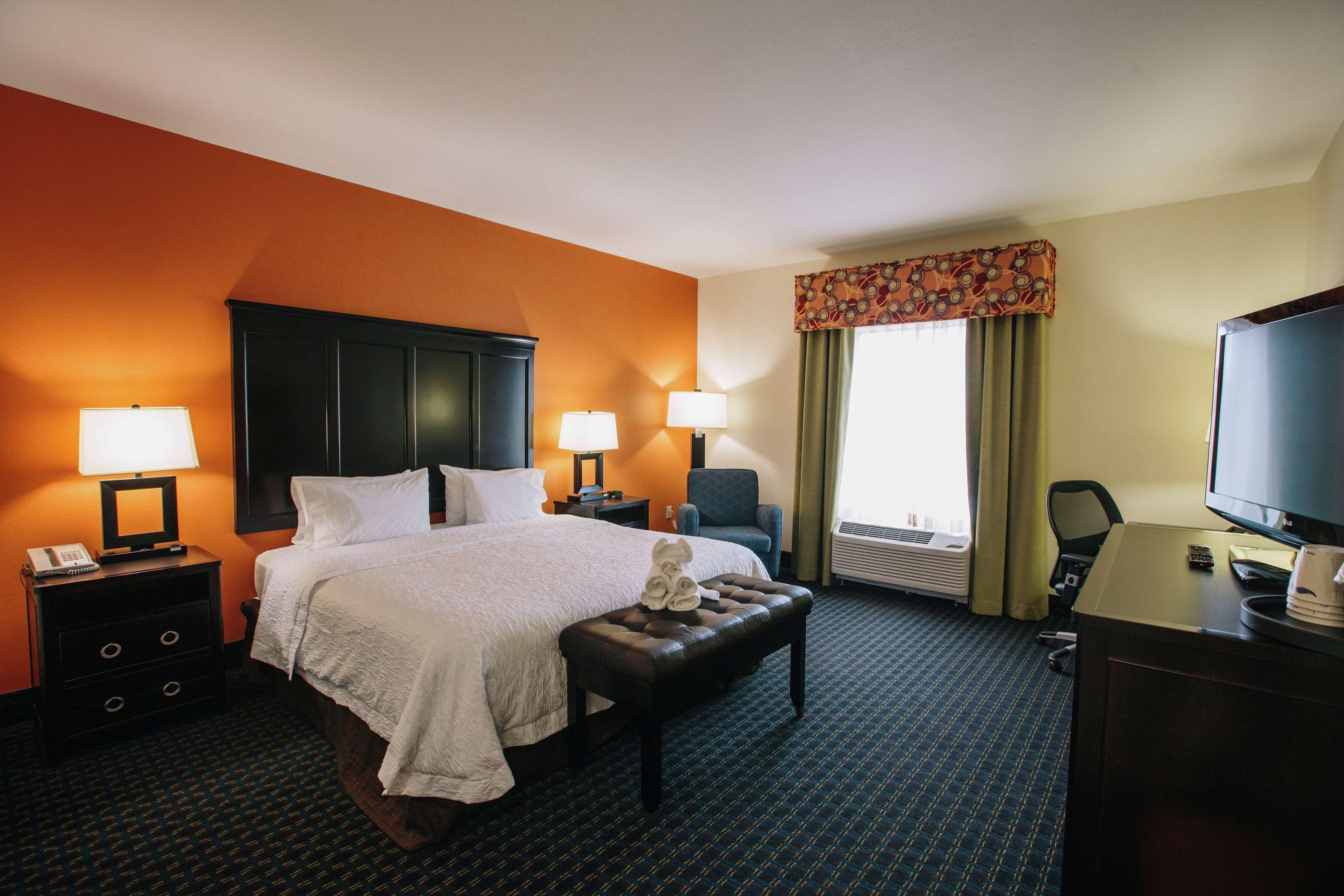 Hampton & Hotel