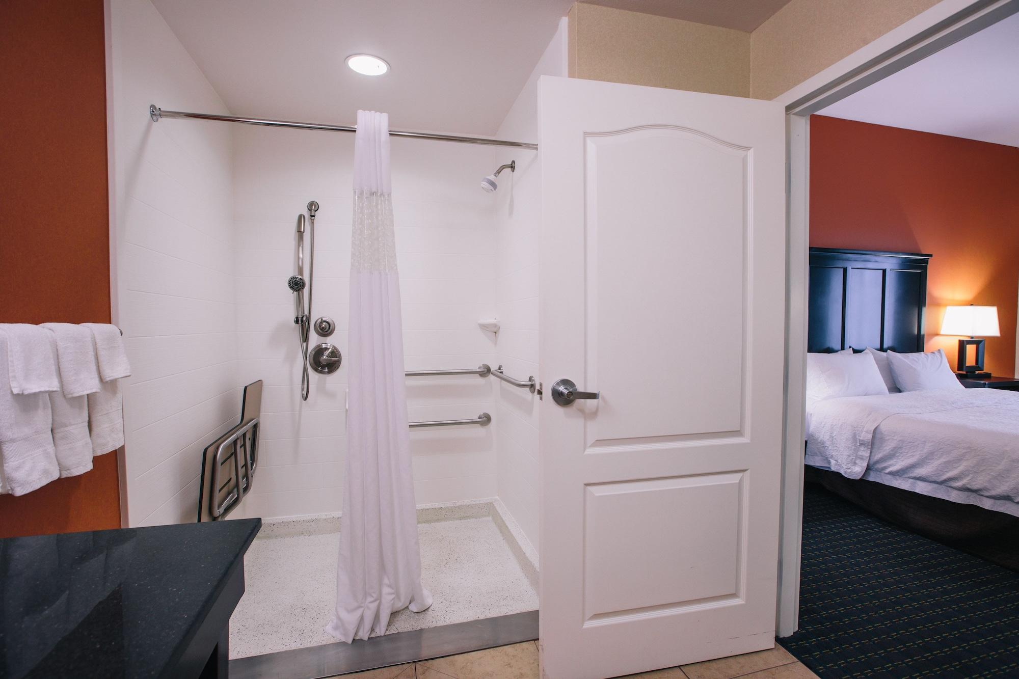 Hampton & Hotel 3*