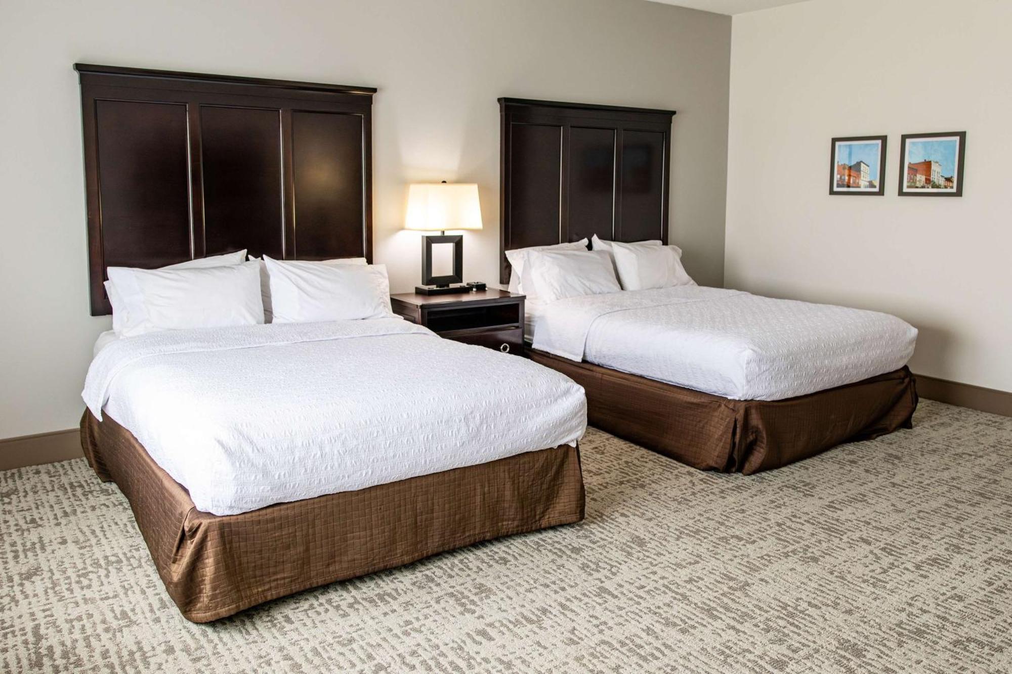 Hampton & Hotel 3*