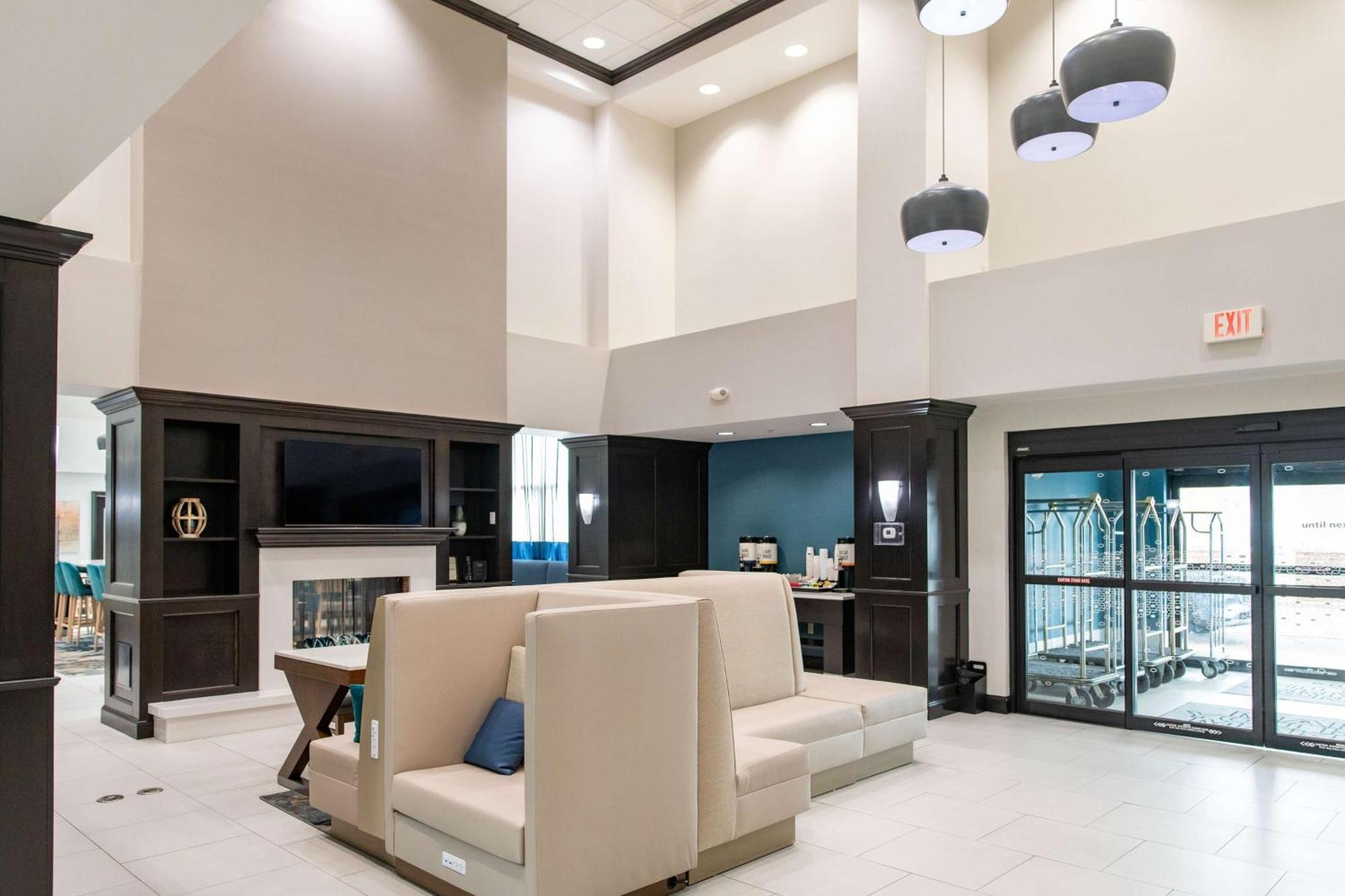 Hampton & Hotel 3*